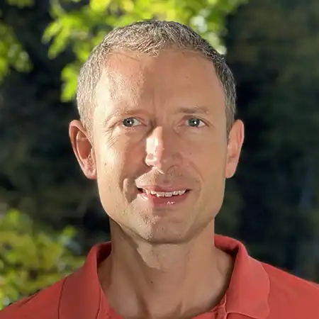 Full-Flamingo-Team-Co-Founder-Matthias-Naab-Portrait-Forrest-Square-1
